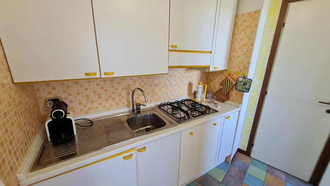 Easy Apartments Peschiera Peschiera del Garda 0*,  Italia