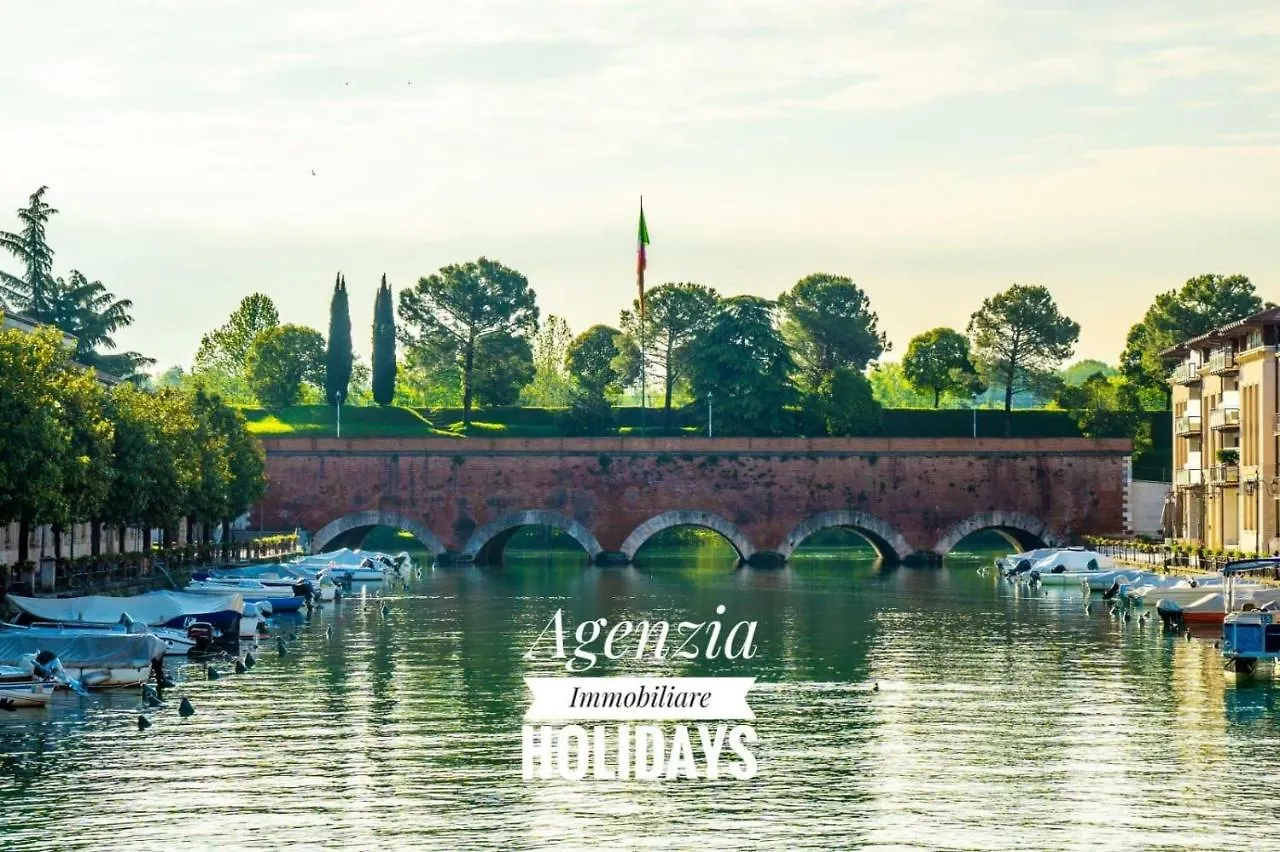 Easy Apartments Peschiera Peschiera del Garda Italia